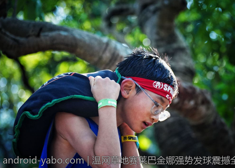 温网草地赛莱巴金娜强势发球震撼全场